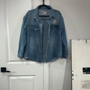Denim long sleeve top can be used like a jacket